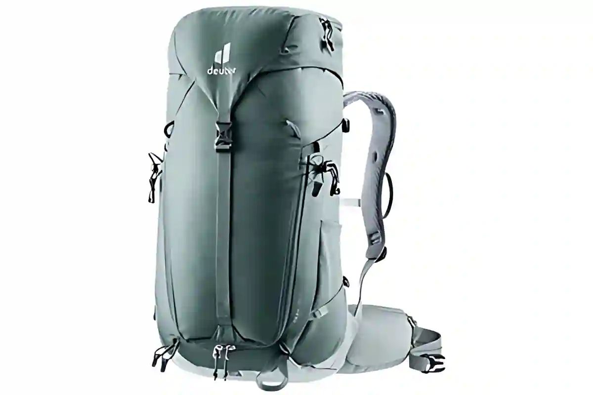 Deuter Trail 28 SL lightweight hiking backpack for petite women.