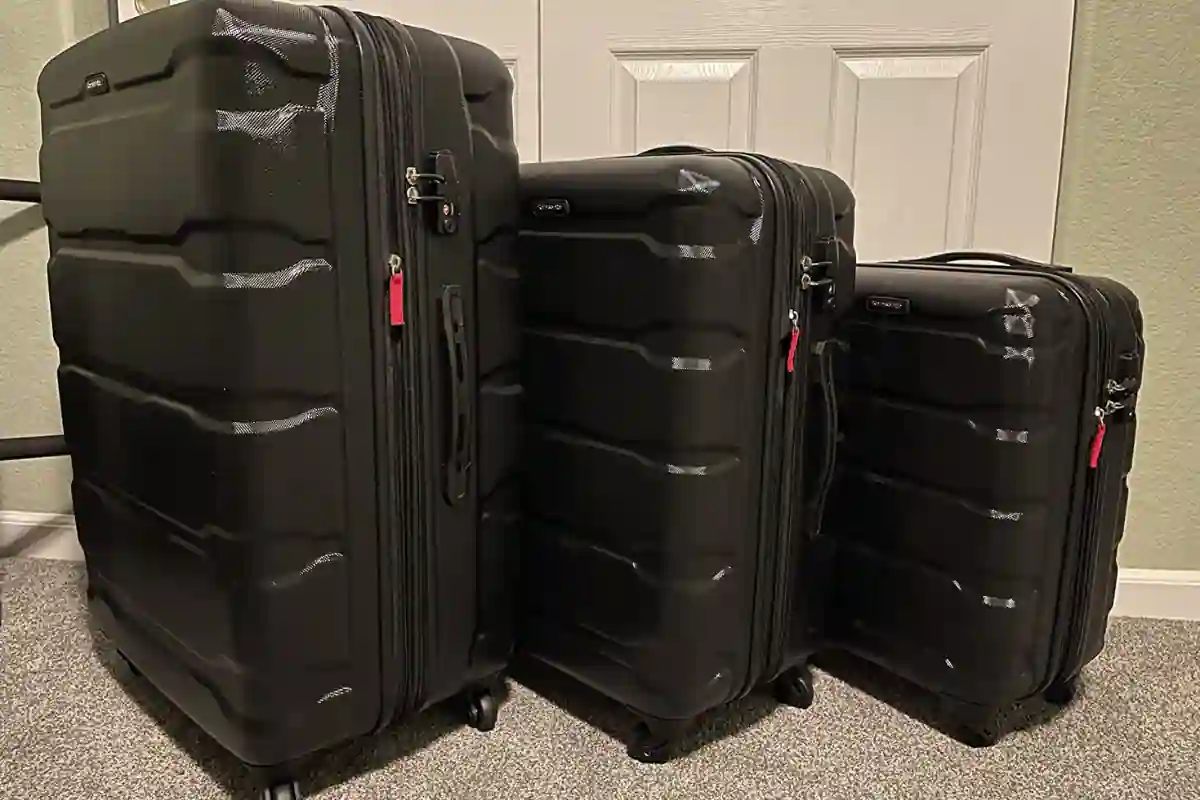 Lightweight polycarbonate suitcase in glossy finish, durable and flexible material ideal for most travellers.
