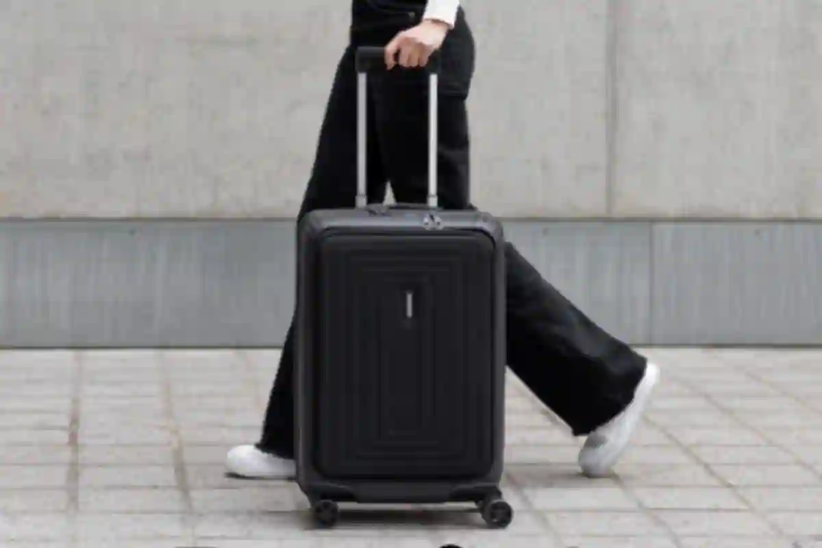 Samsonite Neopulse – Best All-Rounder light weight suitcase