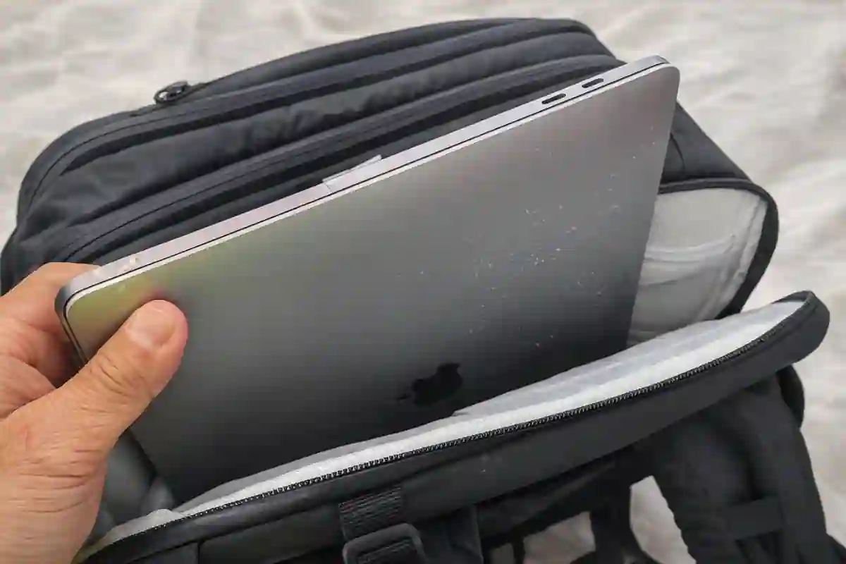 This New 25L Tortuga Backpack Fits 96% of Airlines (Hands-on Review)